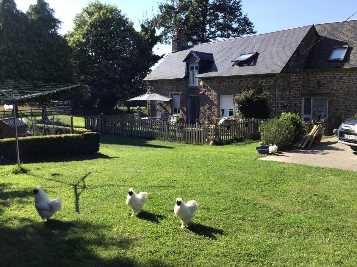 Bed and Breakfast La Ville - Les Petits Champs Buais-les-Monts Exterior foto