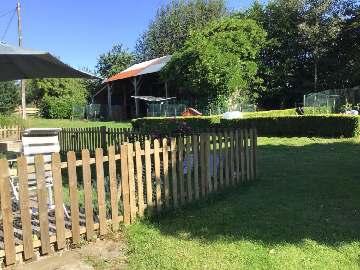 Bed and Breakfast La Ville - Les Petits Champs Buais-les-Monts Exterior foto