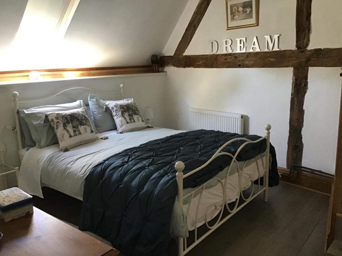 Bed and Breakfast La Ville - Les Petits Champs Buais-les-Monts Exterior foto