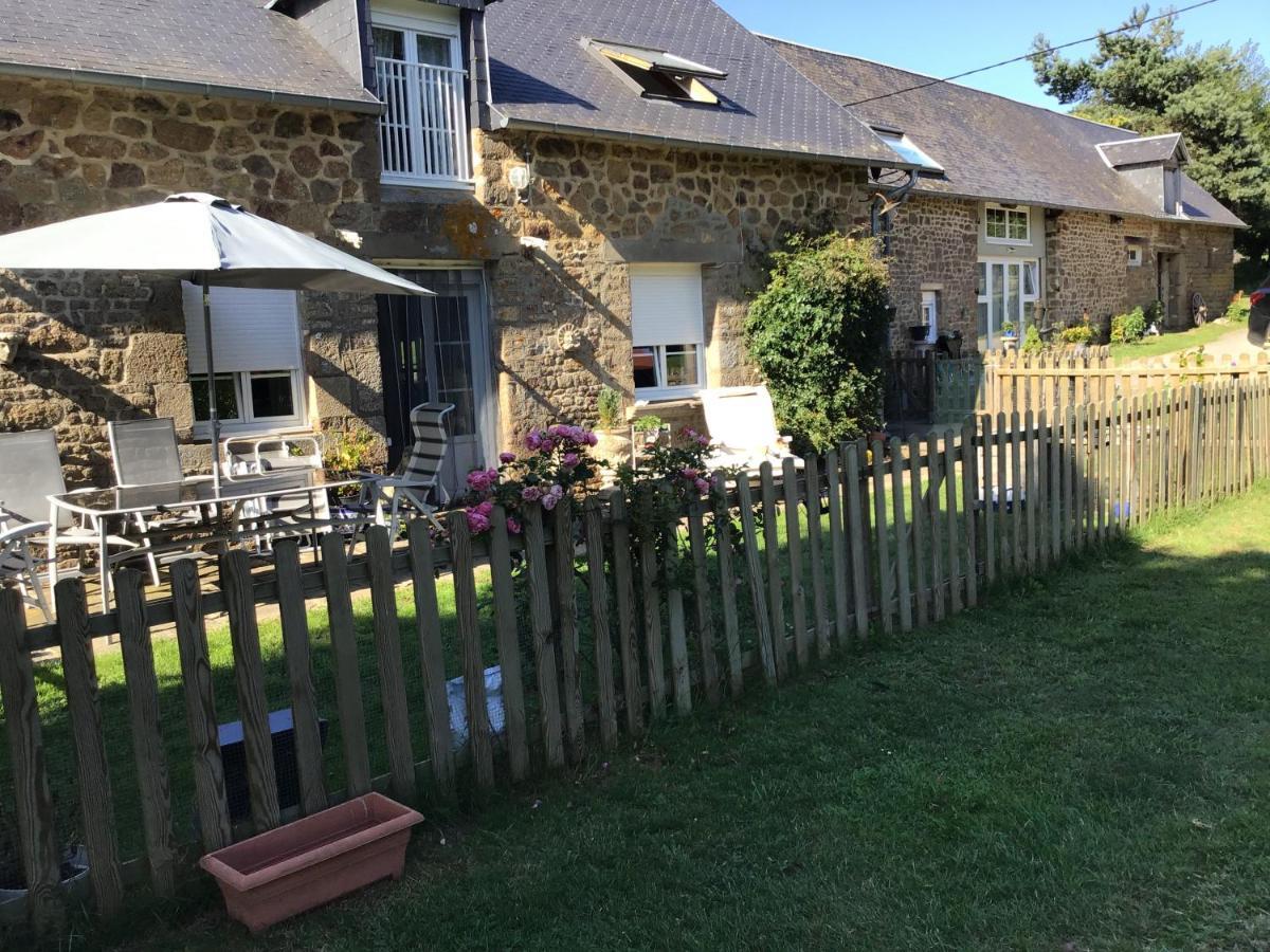 Bed and Breakfast La Ville - Les Petits Champs Buais-les-Monts Exterior foto