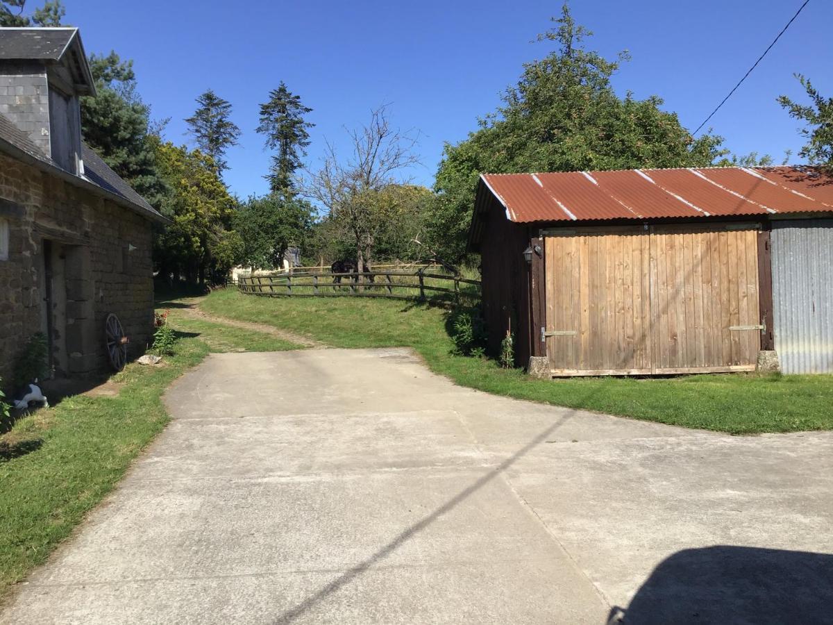 Bed and Breakfast La Ville - Les Petits Champs Buais-les-Monts Exterior foto
