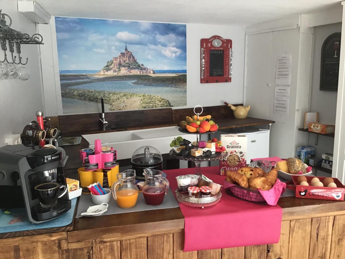 Bed and Breakfast La Ville - Les Petits Champs Buais-les-Monts Exterior foto