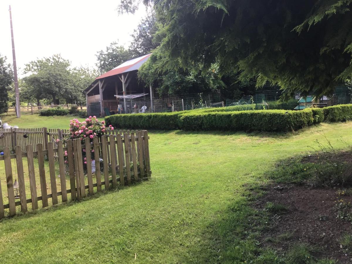 Bed and Breakfast La Ville - Les Petits Champs Buais-les-Monts Exterior foto