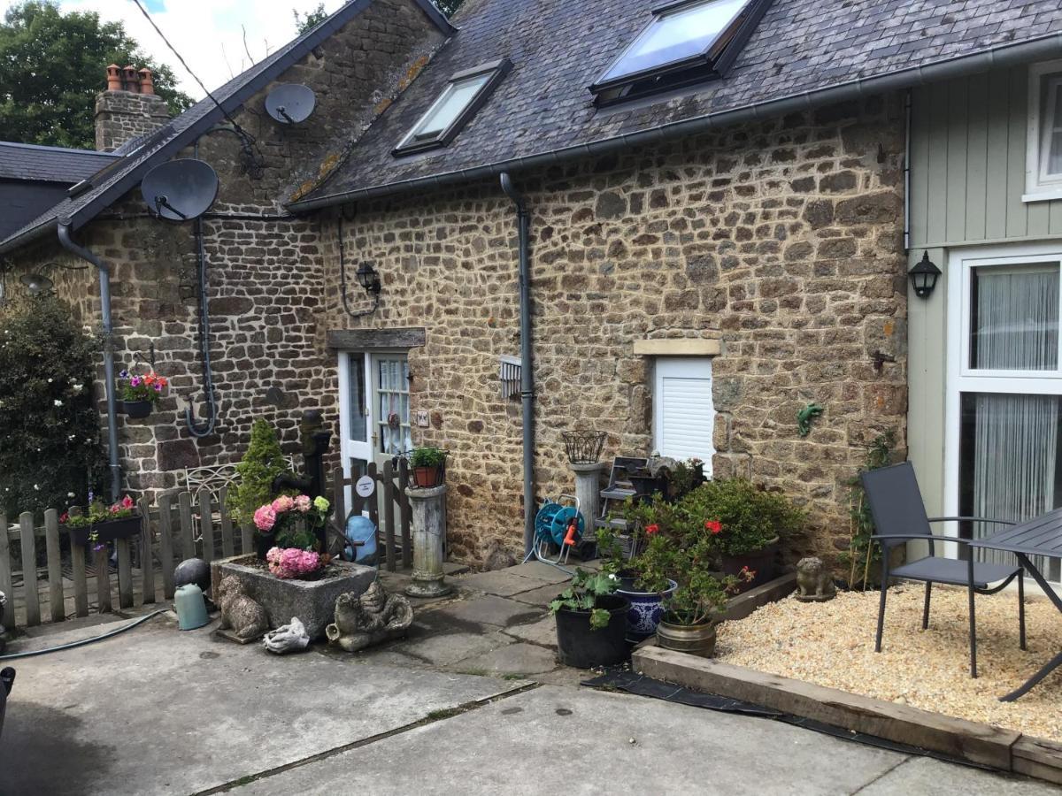 Bed and Breakfast La Ville - Les Petits Champs Buais-les-Monts Exterior foto