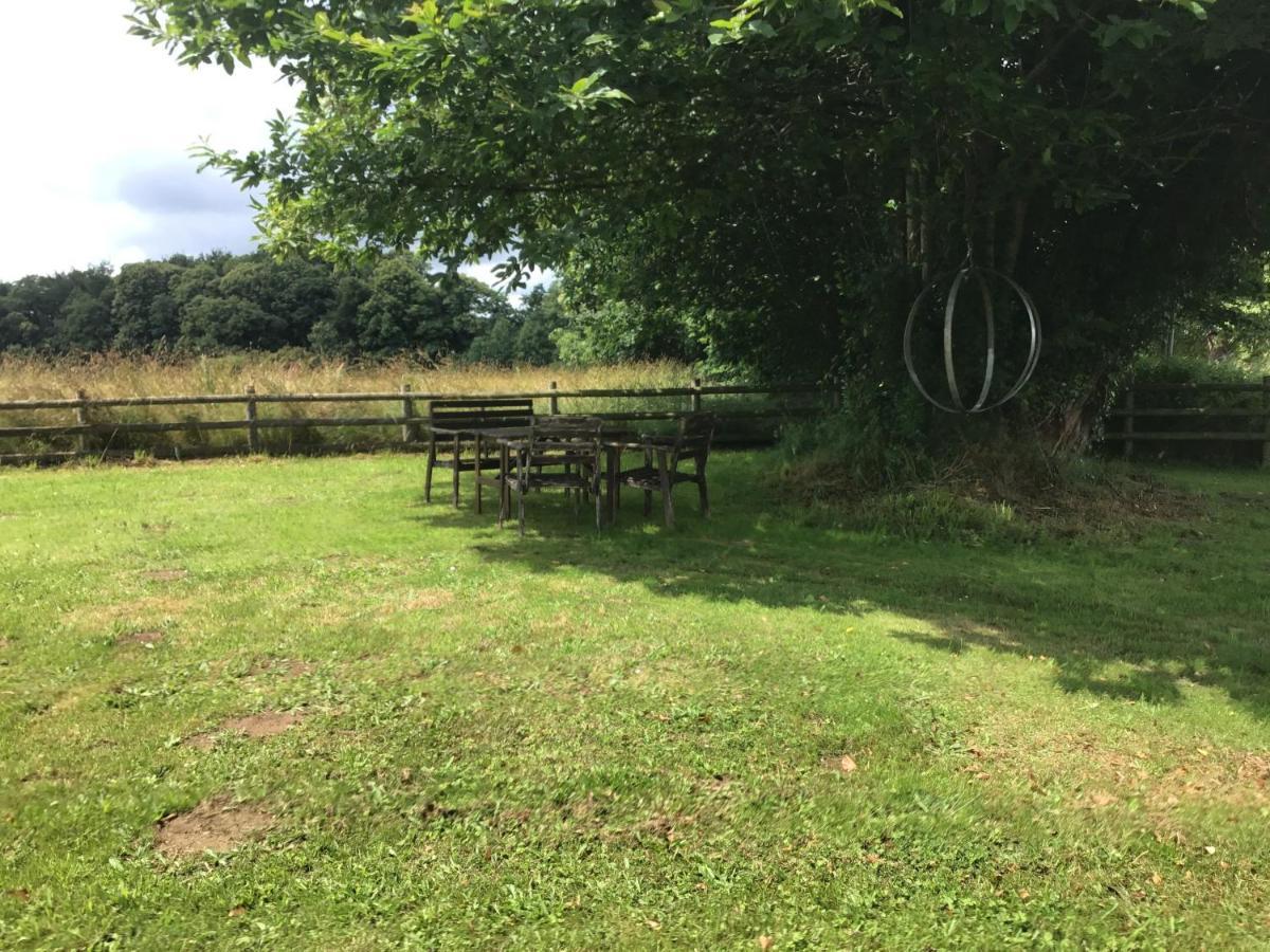 Bed and Breakfast La Ville - Les Petits Champs Buais-les-Monts Exterior foto