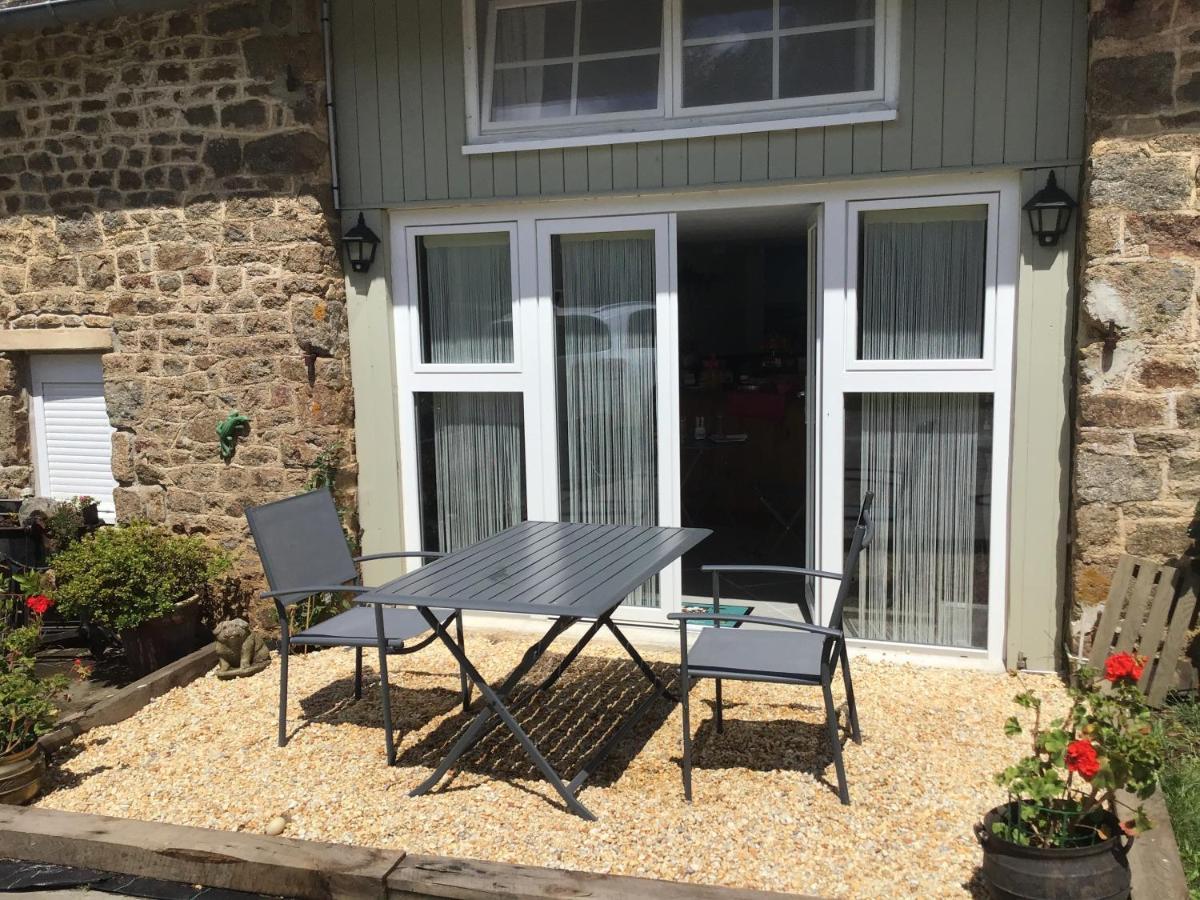 Bed and Breakfast La Ville - Les Petits Champs Buais-les-Monts Exterior foto