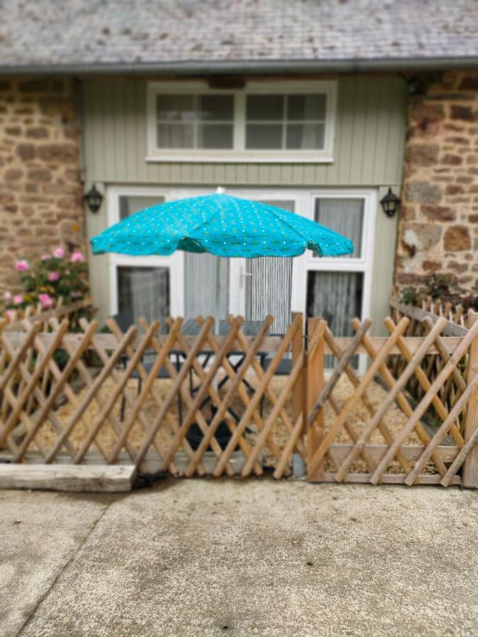 Bed and Breakfast La Ville - Les Petits Champs Buais-les-Monts Exterior foto