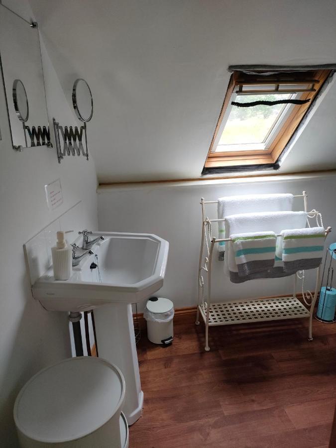 Bed and Breakfast La Ville - Les Petits Champs Buais-les-Monts Exterior foto