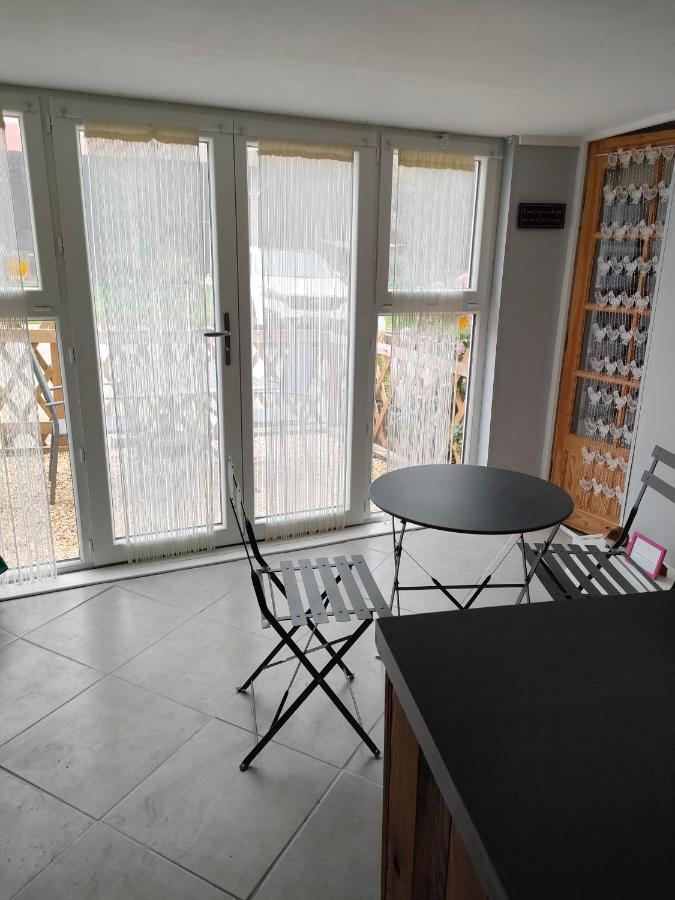 Bed and Breakfast La Ville - Les Petits Champs Buais-les-Monts Exterior foto