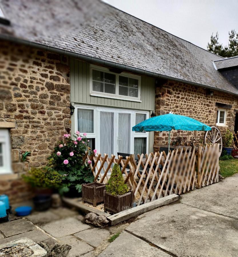Bed and Breakfast La Ville - Les Petits Champs Buais-les-Monts Exterior foto